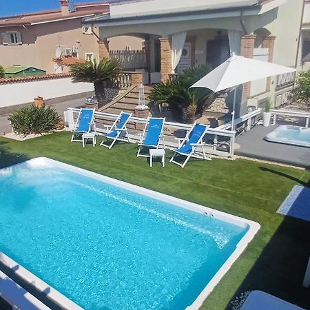Alloggi Turistici Con Piscina Palestra Jacuzzi Sauna 안치오 외부 사진