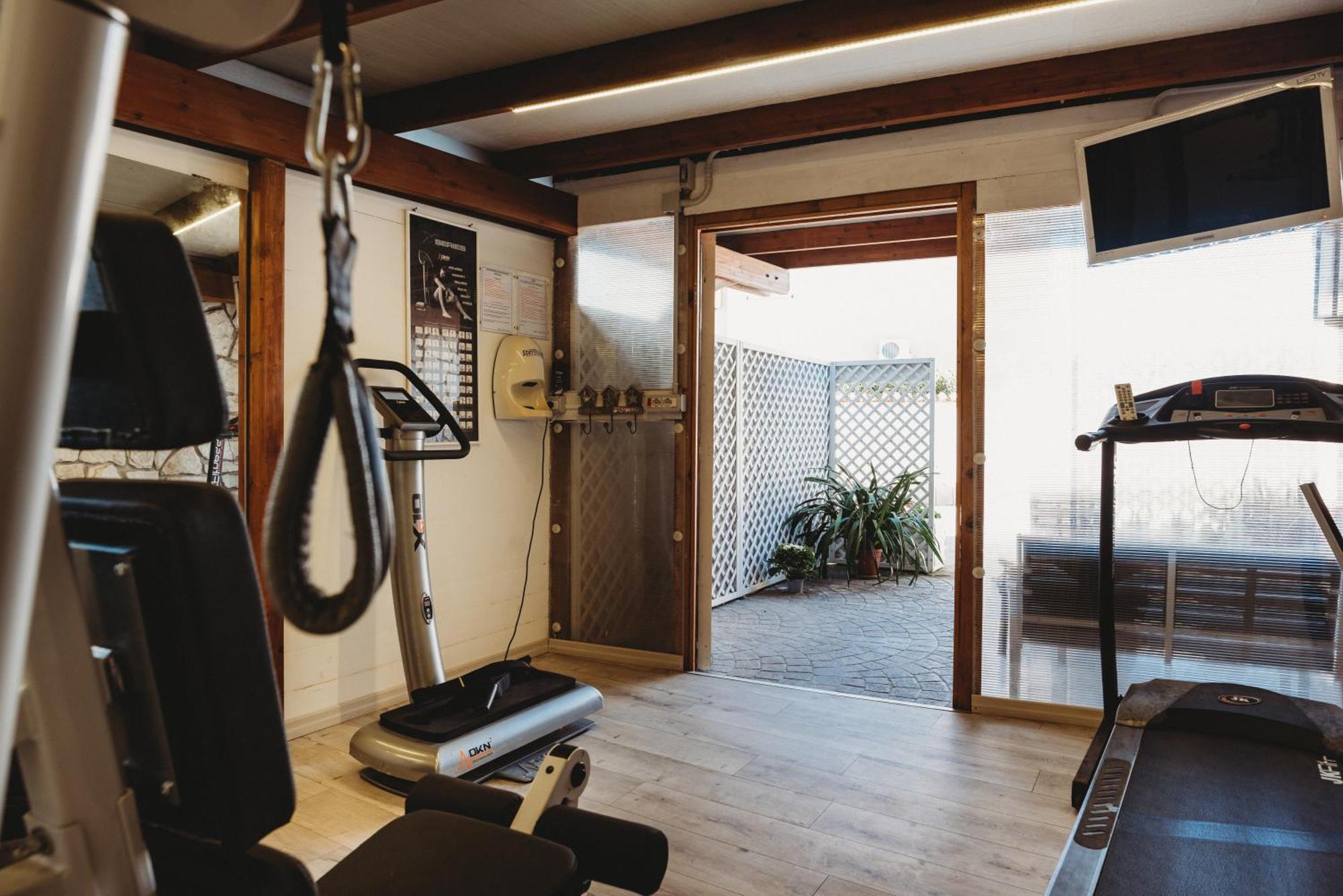 Alloggi Turistici Con Piscina Palestra Jacuzzi Sauna 안치오 외부 사진